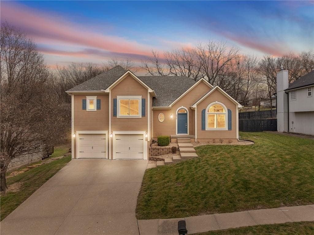 3 bedroom house for sale at 5217 S Powell Ave Blue Springs - $360,000