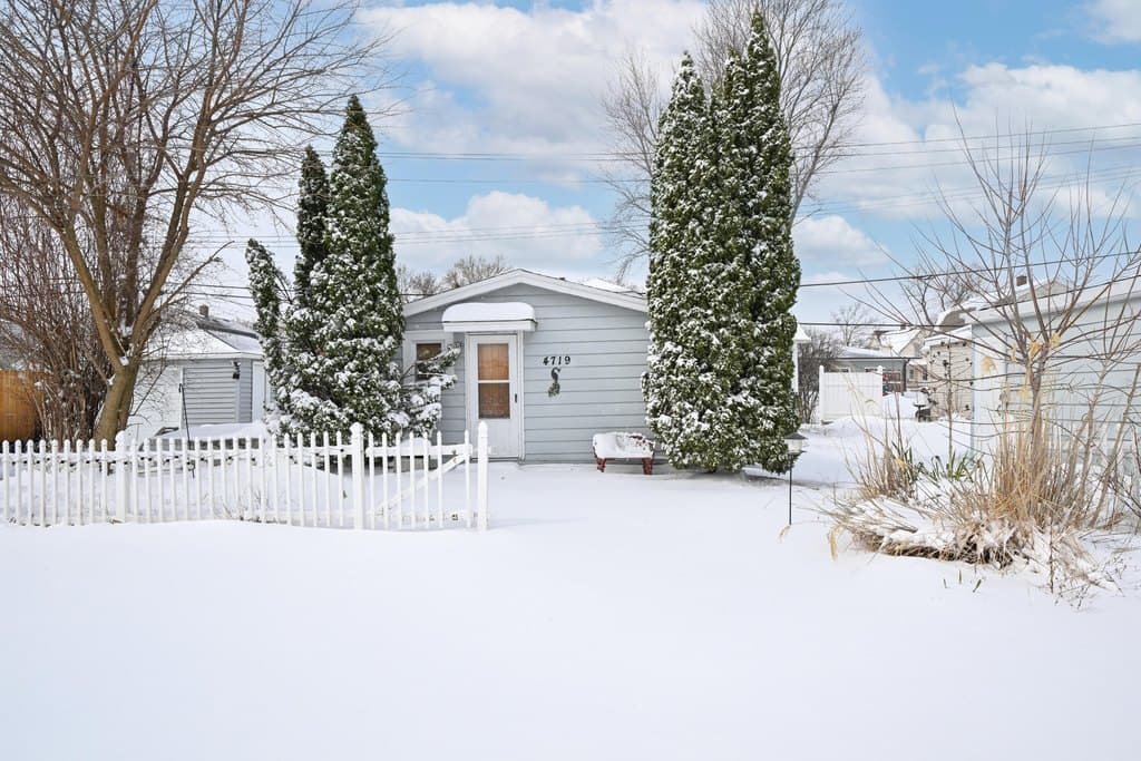 2 bedroom house for sale at 4719 N 126th St Butler - $229,900
