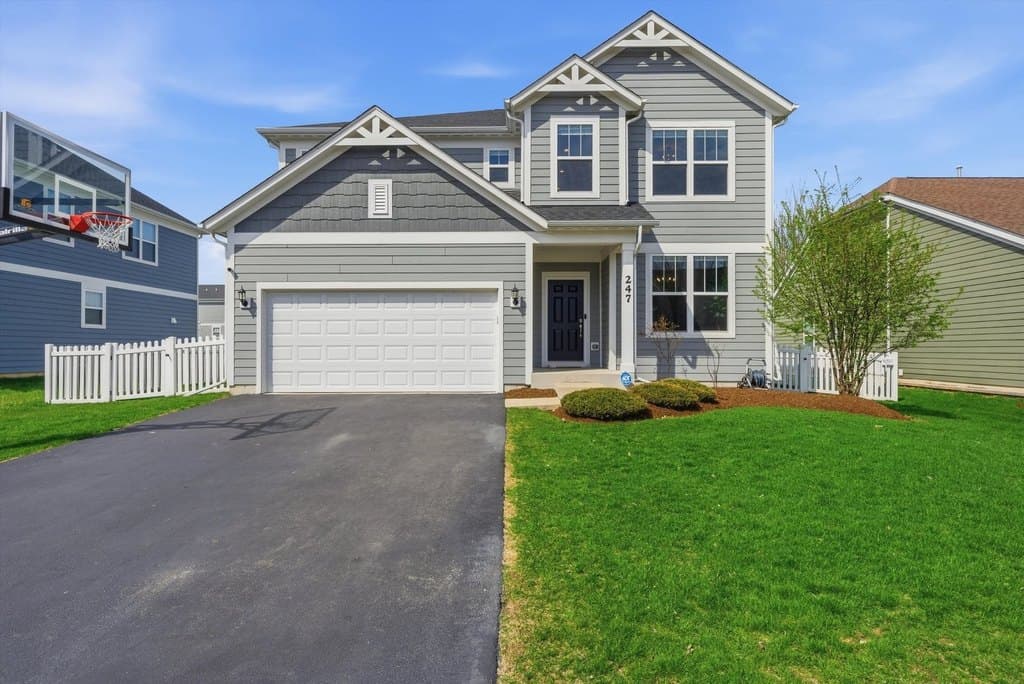 4 bedroom house for sale at 247 Carole St Sugar Grove 60554 - $549,999