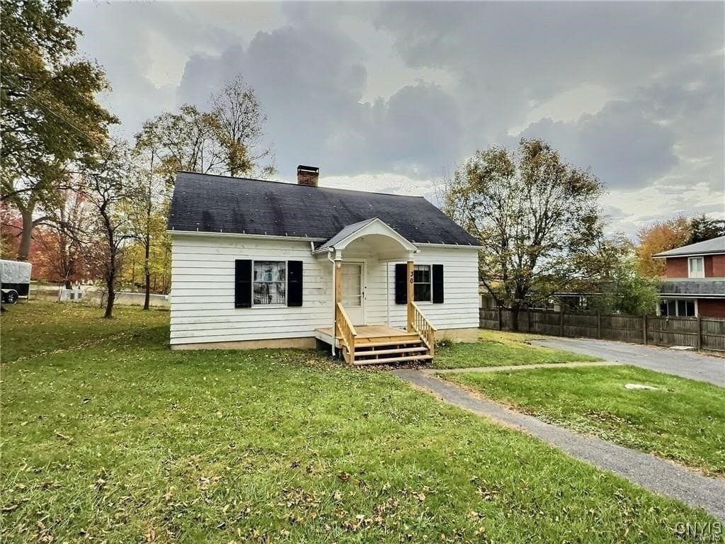 2 bedroom house for sale at 30 Wells Rd Aurora - $159,900