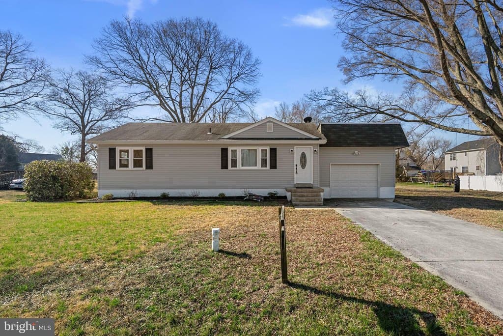 2 bedroom house for sale at 40680 Waterview Dr Golden Beach 20659 - $340,000