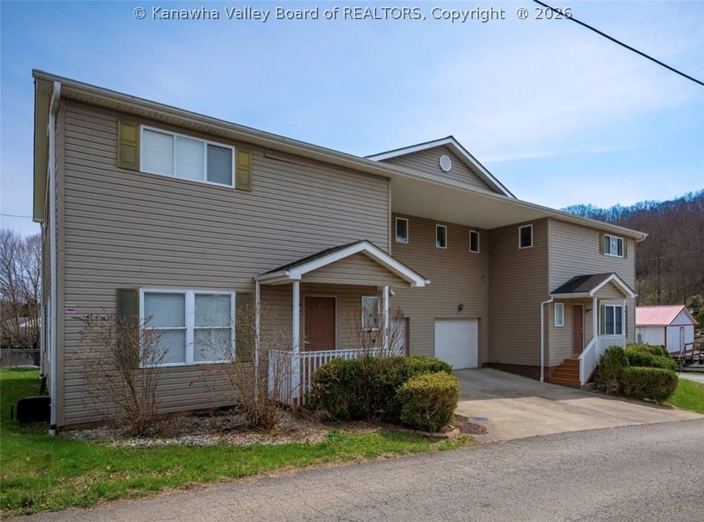 3 bedroom townhouse for sale at 6 Lincoln Hts Unit A Alum Creek - $216,000