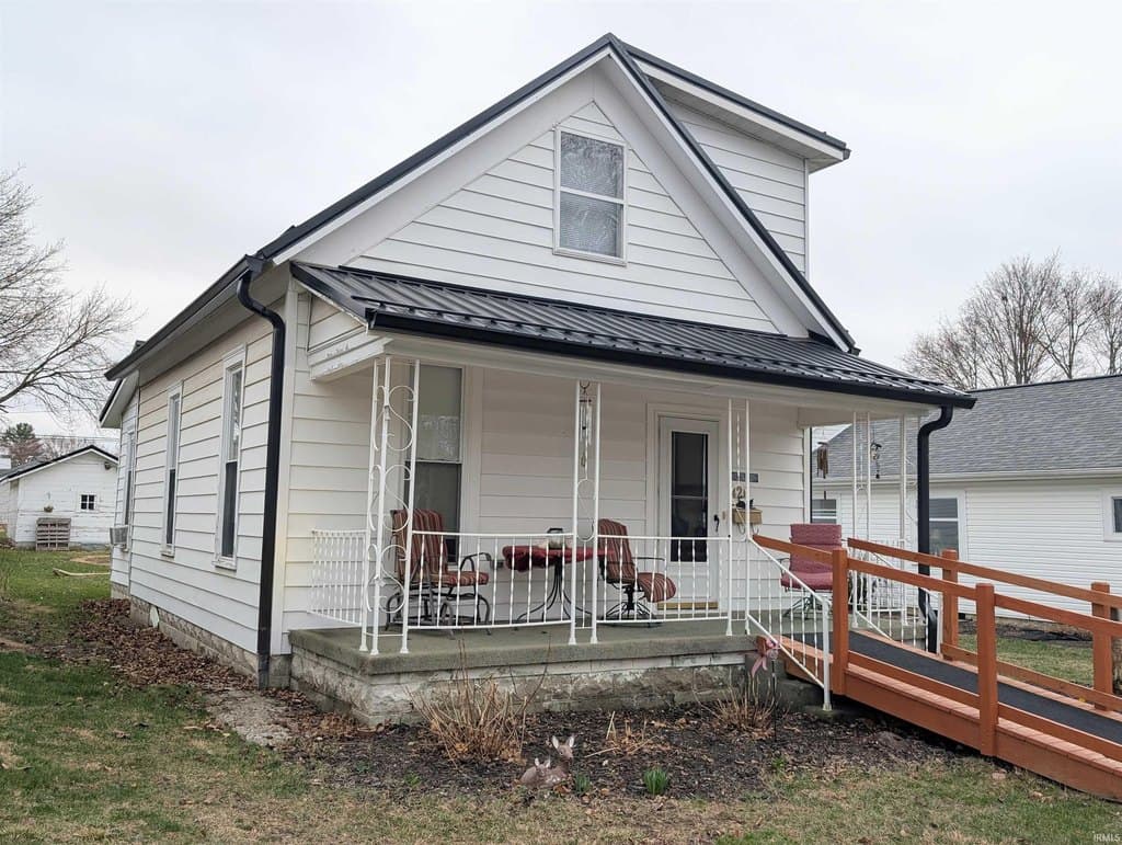 3 bedroom house for sale at 420 E Central Ave Bluffton - $170,000
