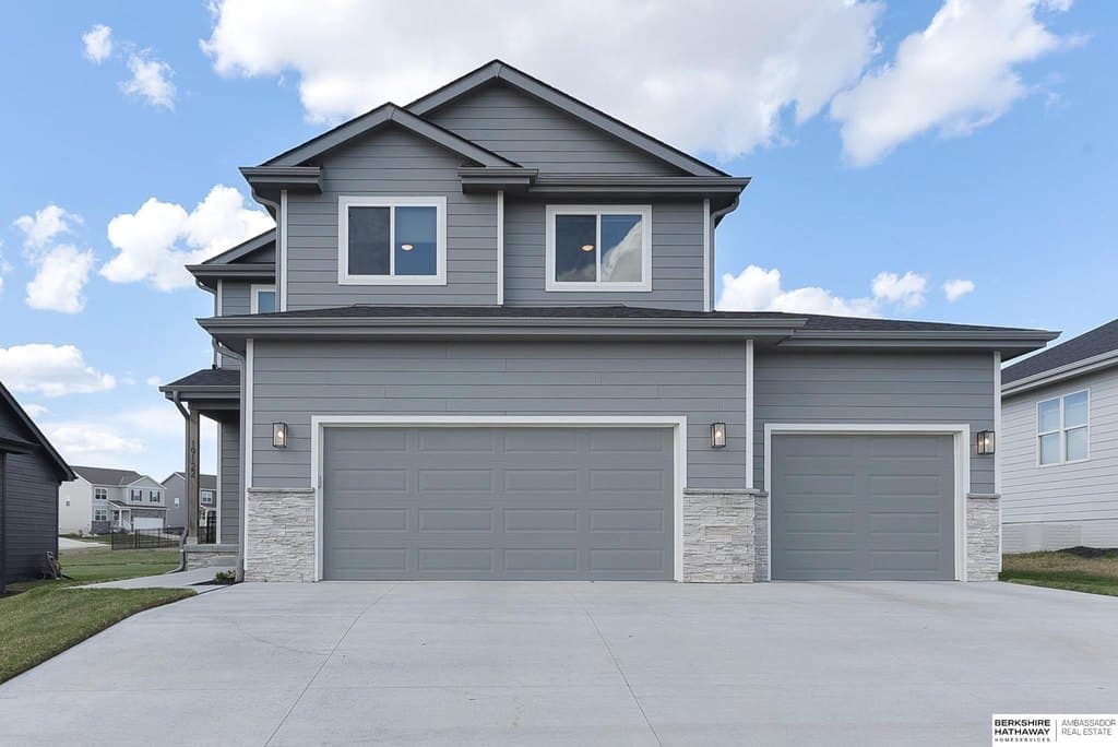 5 bedroom house for sale at 19122 Fir St Gretna 68028 - $412,000