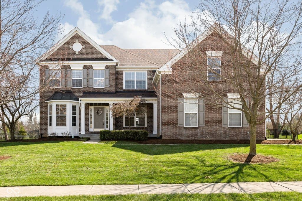 5 bedroom house for sale at 14095 Farmstead Dr Fishers 46040 - $689,900