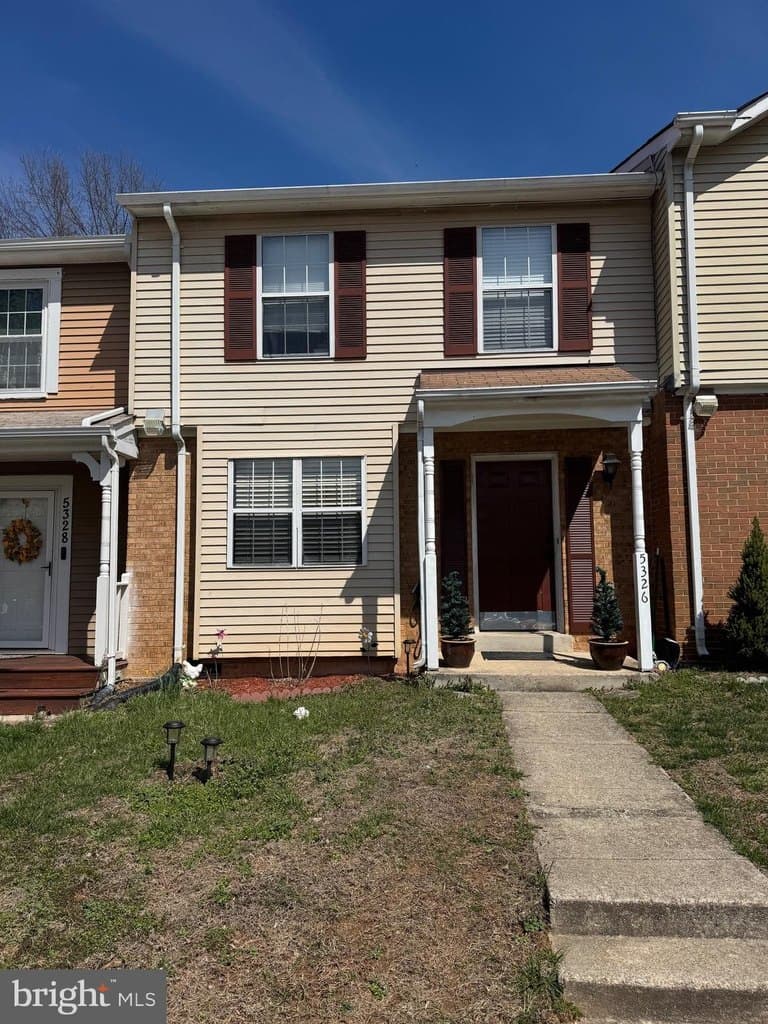 3 bedroom townhouse for sale at 5326 Qualey Pl Dale City 22193 - $376,500