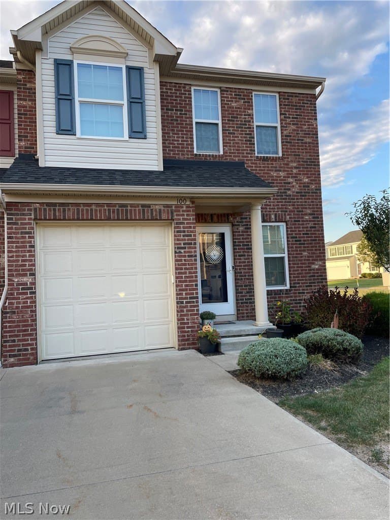 3 bedroom townhouse for sale at 100 River Rock Way Berea - $254,900