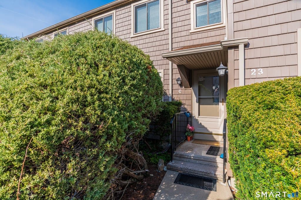 1 bedroom condo for sale at 23 Happy Hollow Cir Unit C Oronoque 06614 - $274,900
