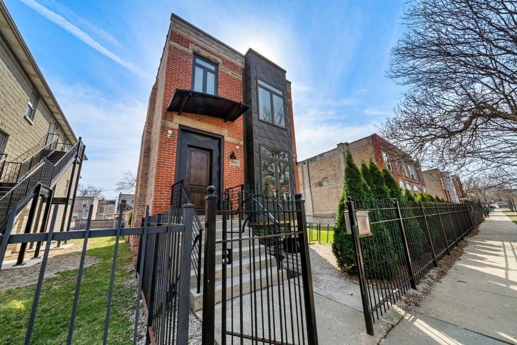 3 bedroom house for sale at Address unavailable Chicago - $525,000