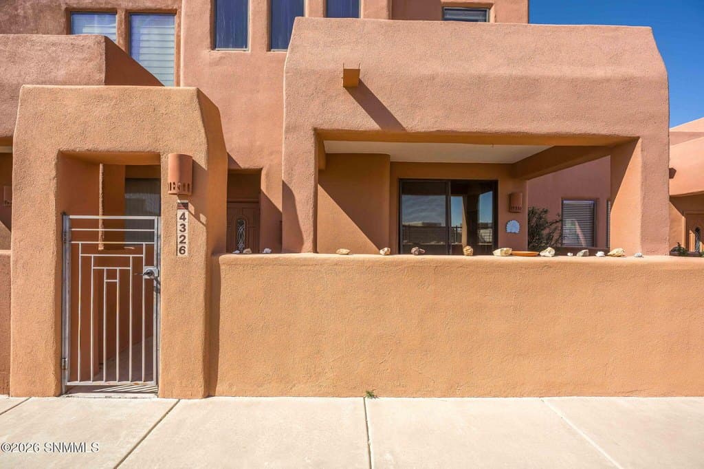 2 bedroom townhouse for sale at 4326 Nambe Ct Las Cruces 88011 - $295,000