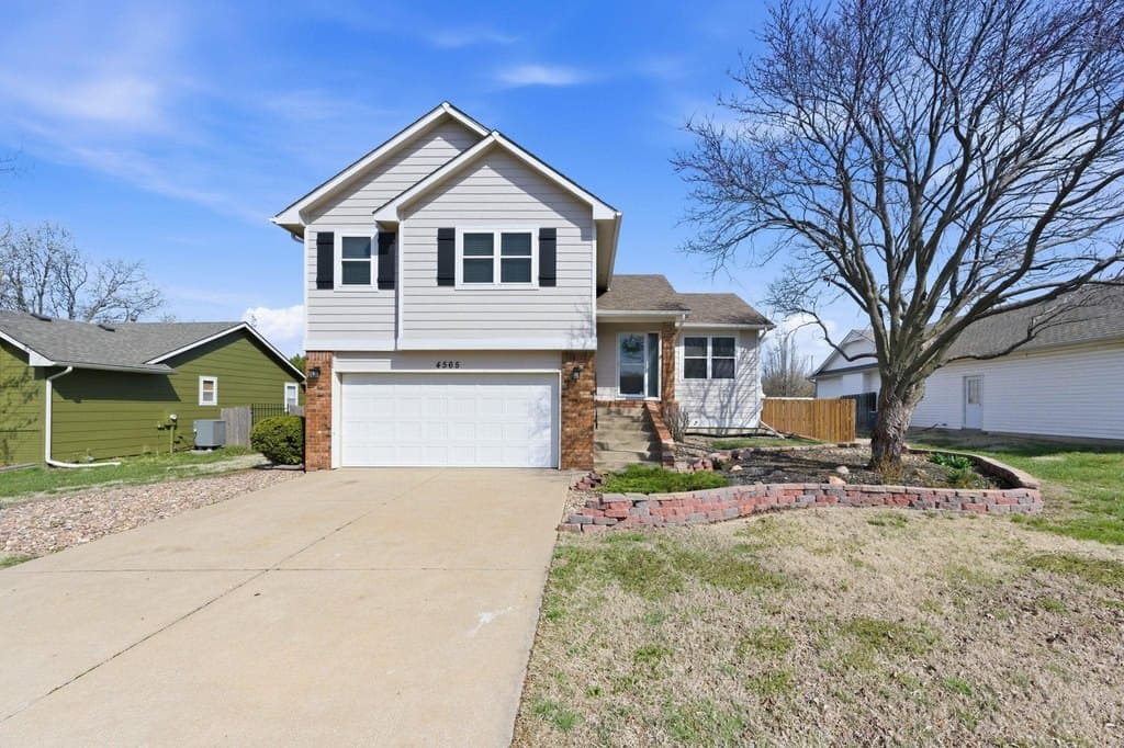 3 bedroom house for sale at 4565 N Eagle Lake Dr Bel Aire - $270,000