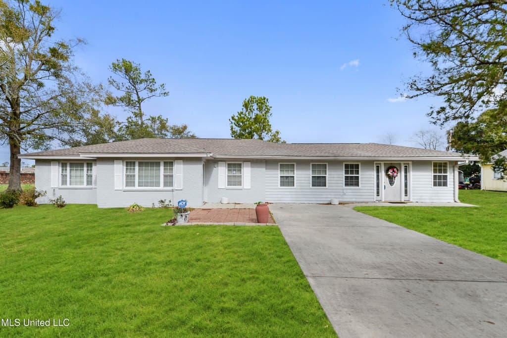 3 bedroom house for sale at 633 Keller St Bay St. Louis - $225,000