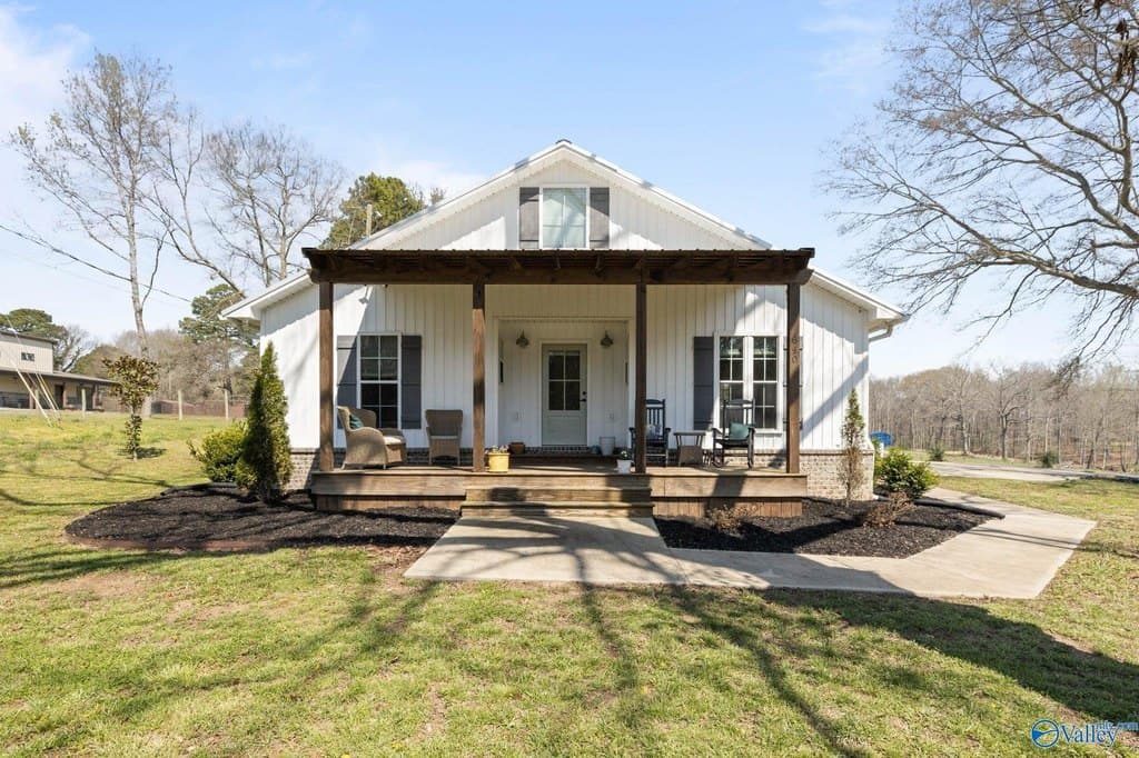 2 bedroom house for sale at 640 Apollo Rd Arab - $195,500