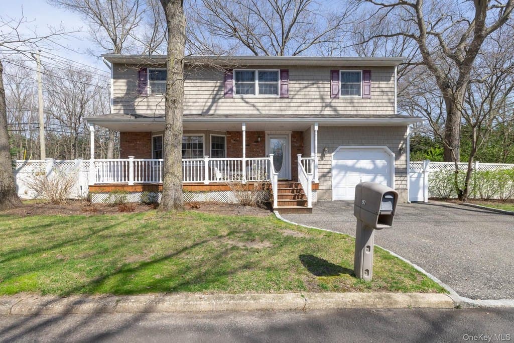 4 bedroom house for sale at 97 Krispin Ln Setauket-East Setauket 11733 - $765,000