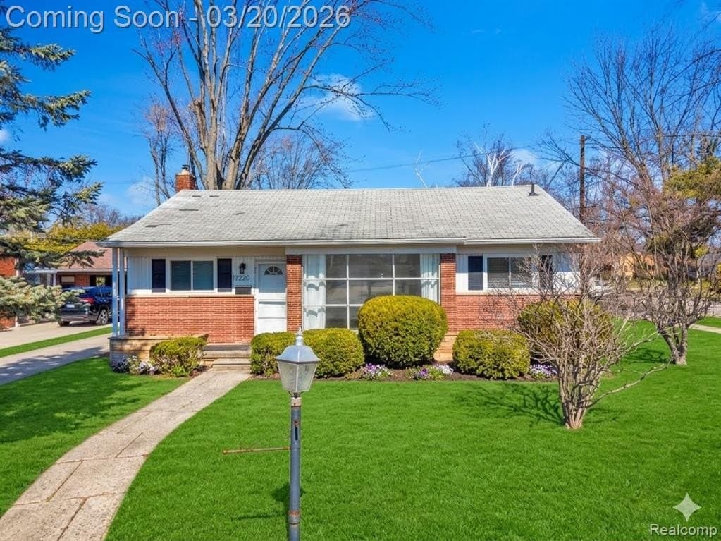3 bedroom house for sale at 17220 W 13 Mile Rd Beverly Hills - $375,000
