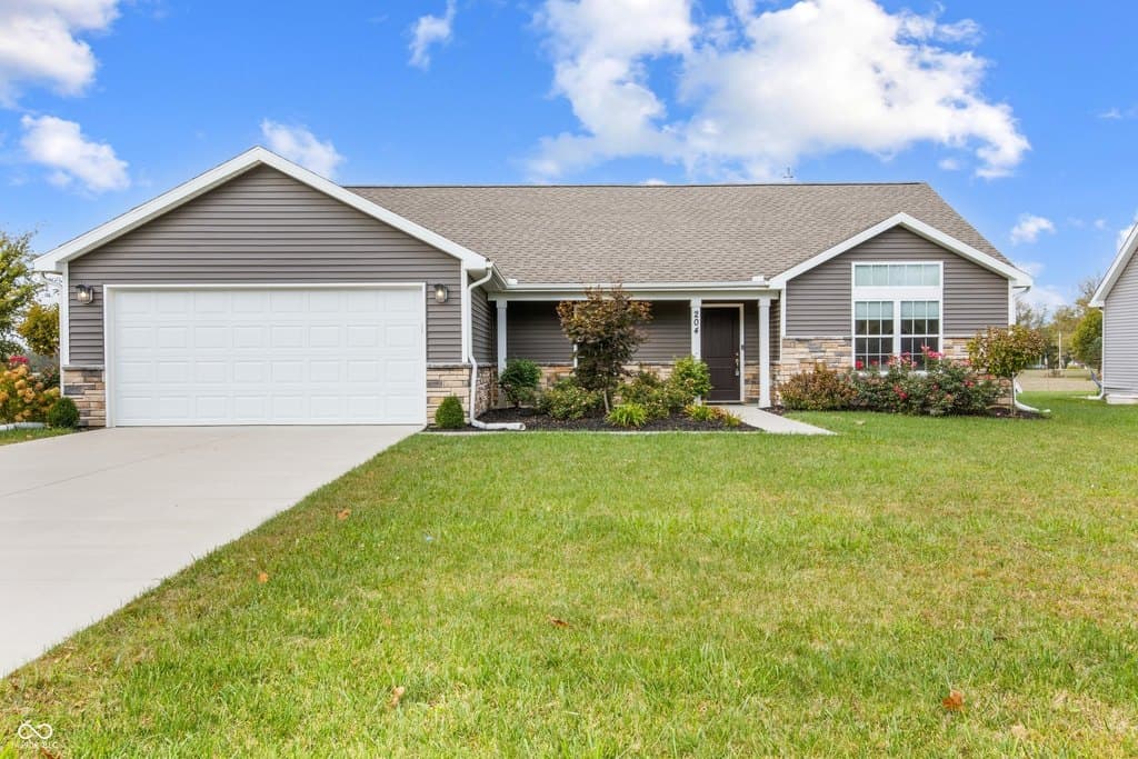 4 bedroom house for sale at 204 S McMinn Rd Centerville - $329,000