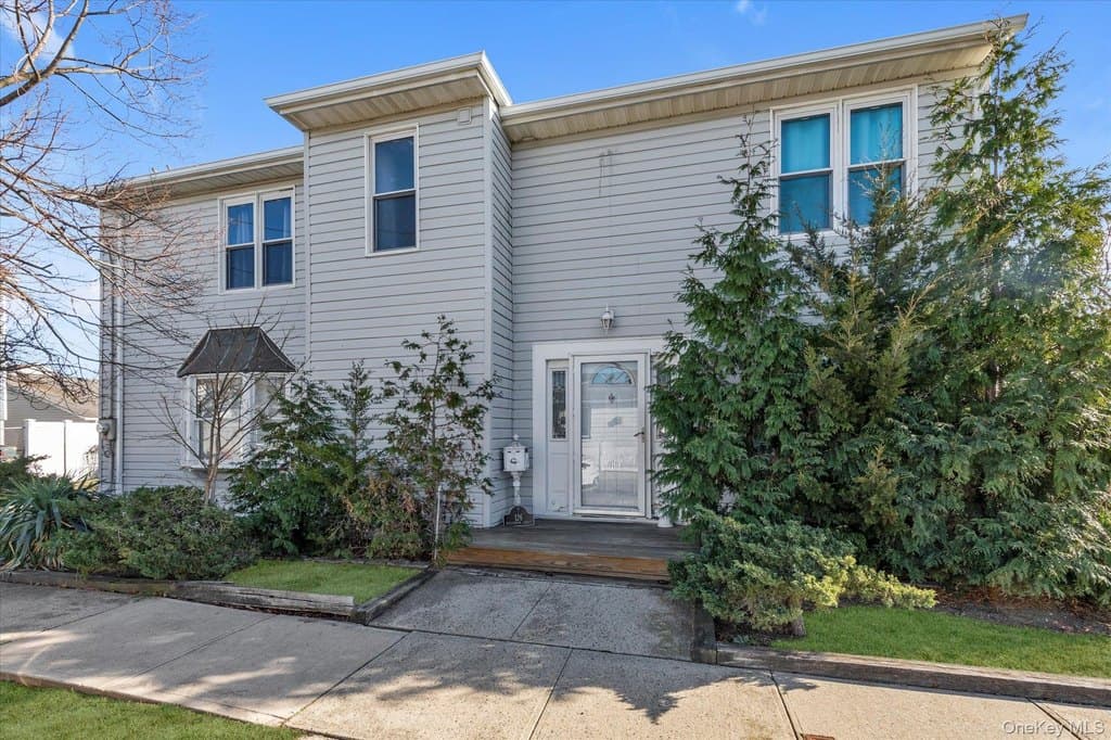2 bedroom house for sale at 126 Williamson St Bay Park - $500,000