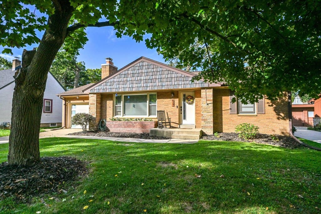 3 bedroom house for sale at 537 N 114th St Wauwatosa - $370,000