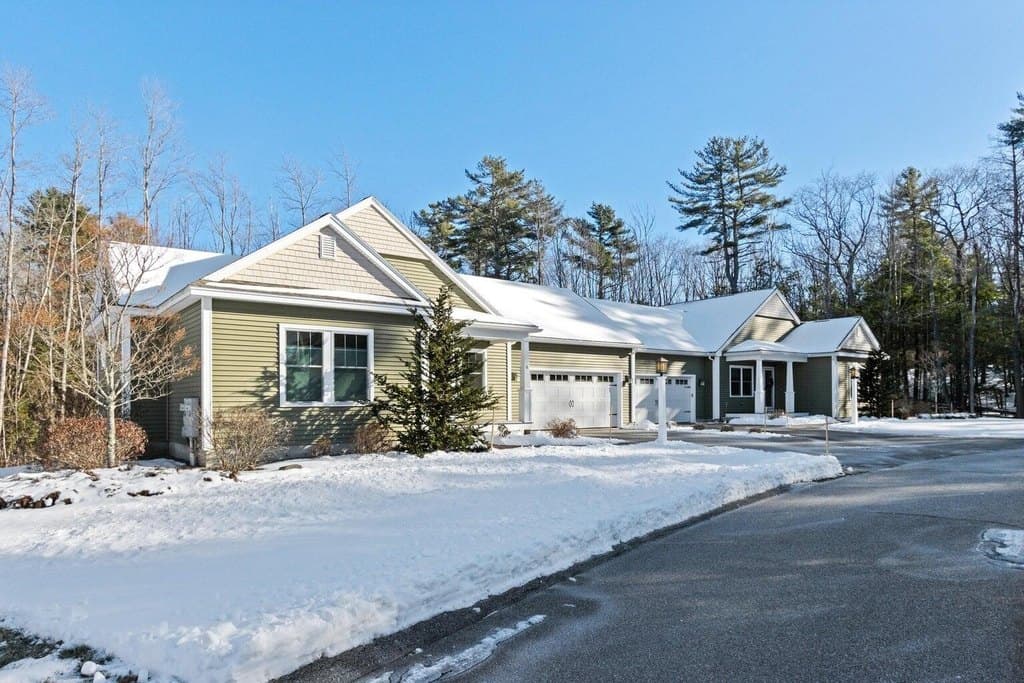 2 bedroom condo for sale at 6 Dipper Rd Unit 27 Cape Elizabeth - $1,100,000