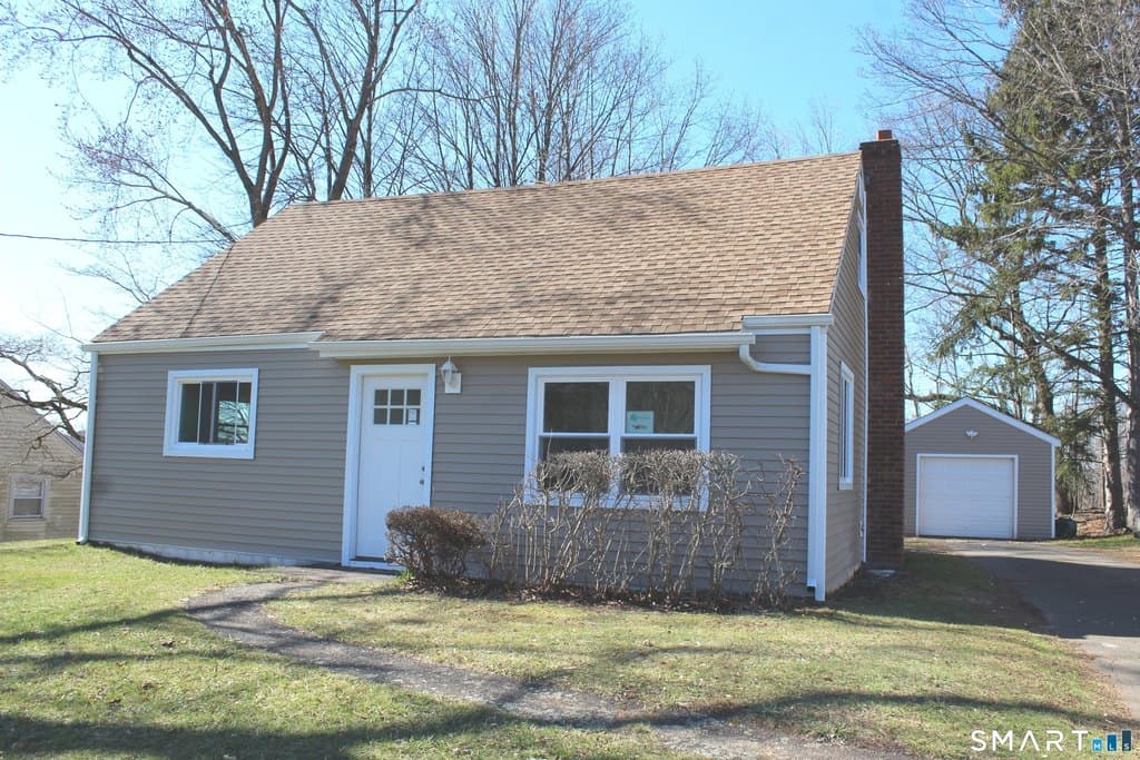 3 bedroom house for sale at 52 Glen Haven Rd New Haven - $399,900