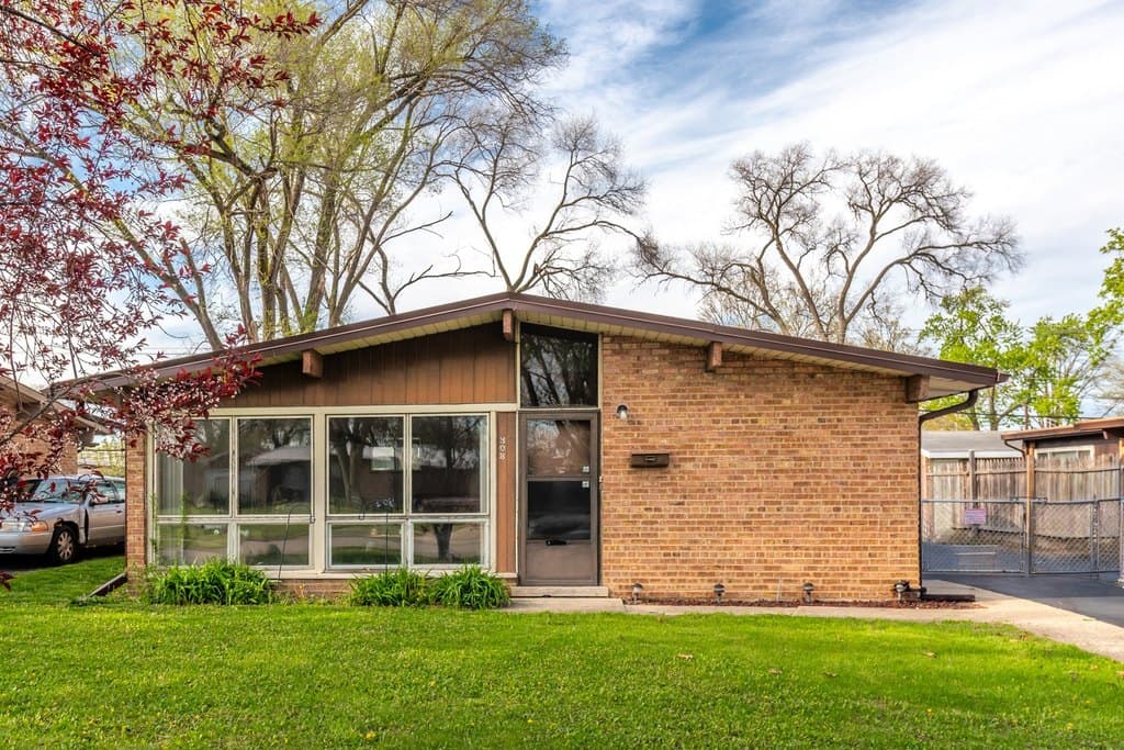 3 bedroom house for sale at 308 W Natoma Ave Addison - $299,000