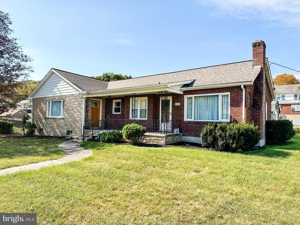 3 bedroom house for sale at 12601 Bowling St Bowling Green - $264,000