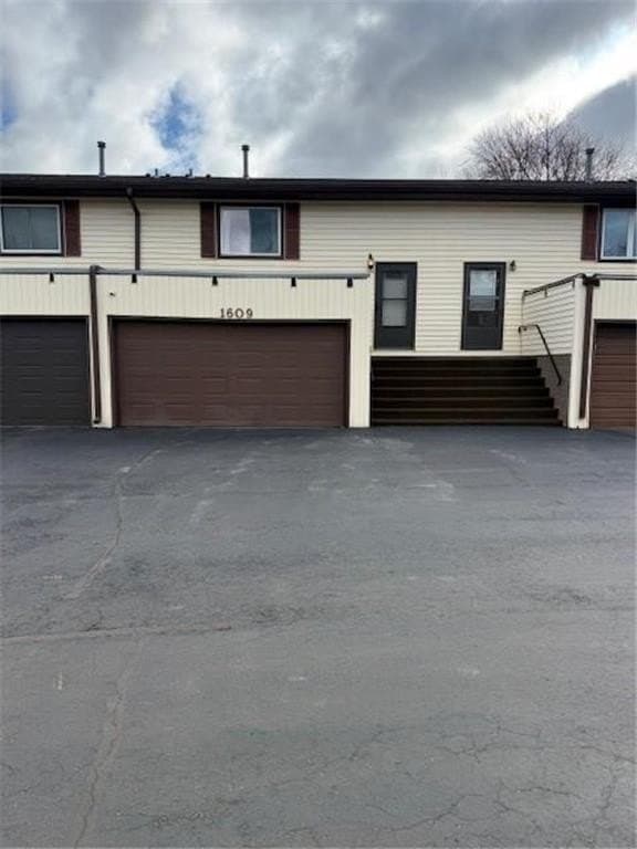 2 bedroom townhouse for sale at 1609 Keystone Dr Albert Lea - $139,900