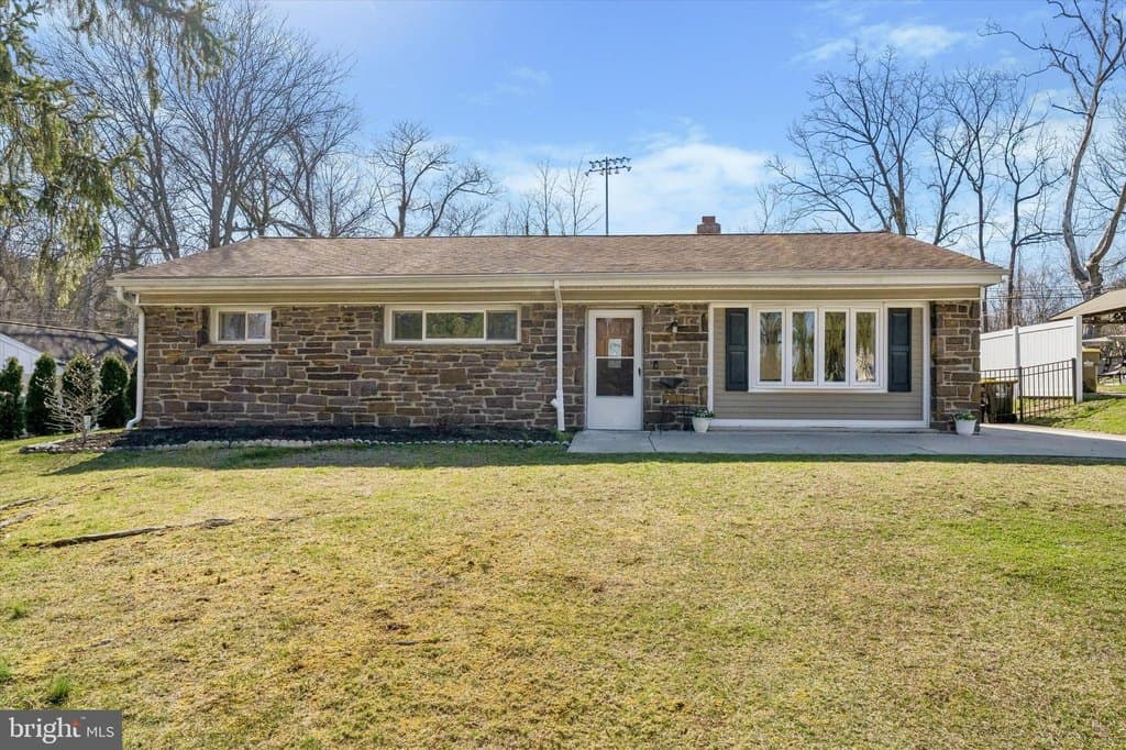 4 bedroom house for sale at 701 School Line Dr King of Prussia 19406 - $529,000