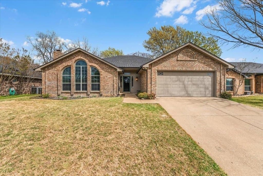 4 bedroom house for sale at 3212 Timber View Cir Bedford - $485,000