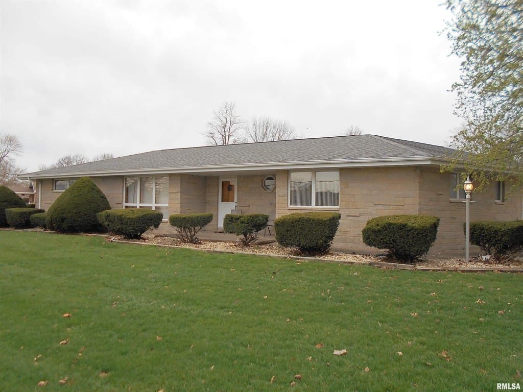 2 bedroom house for sale at 4 Hiel Dr Bushnell - $150,000