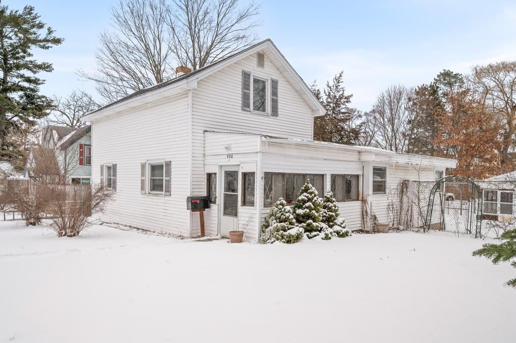 4 bedroom house for sale at 406 Marion Ave Big Rapids - $200,000