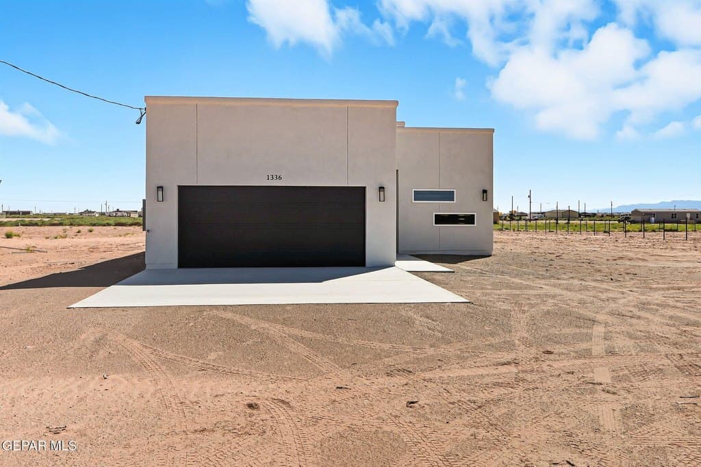 4 bedroom house for sale at 652 Yuma Desert Chaparral - $307,950