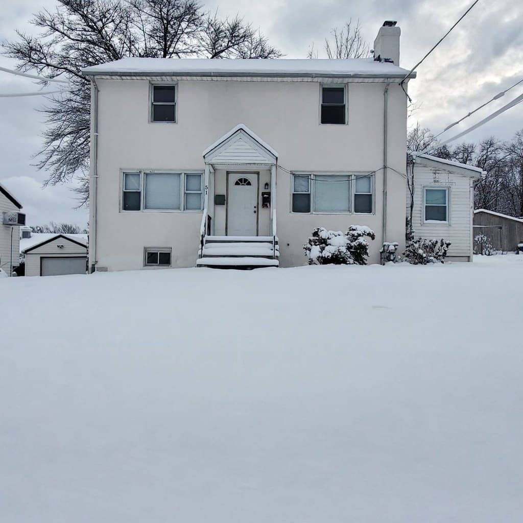 5 bedroom multi-family for sale at 51 Summer Ave Great Neck 11020 - $1,250,000