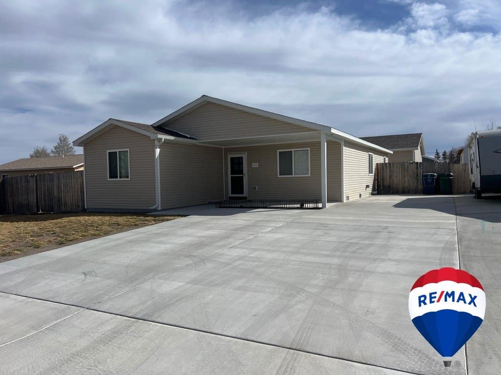 3 bedroom house for sale at 1217 E Jackson Ave Riverton 82501 - $329,900