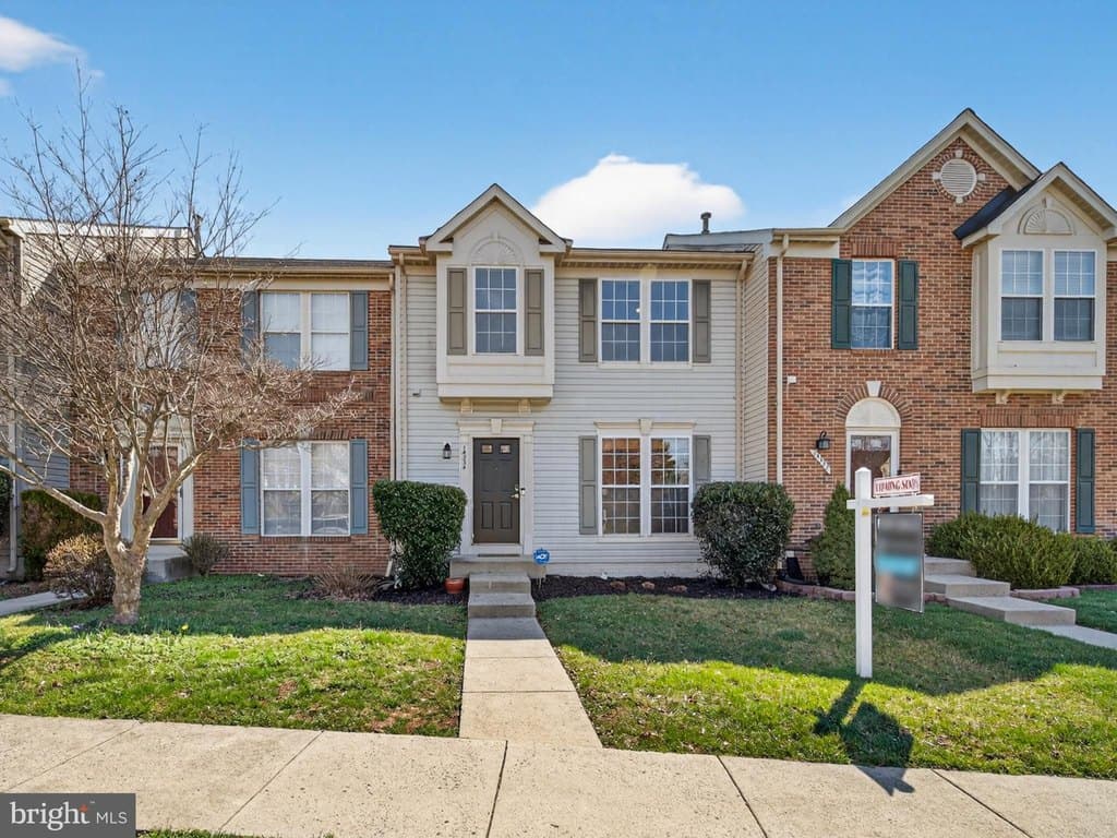 3 bedroom townhouse for sale at 14334 Stonewater Ct Centreville - $615,000