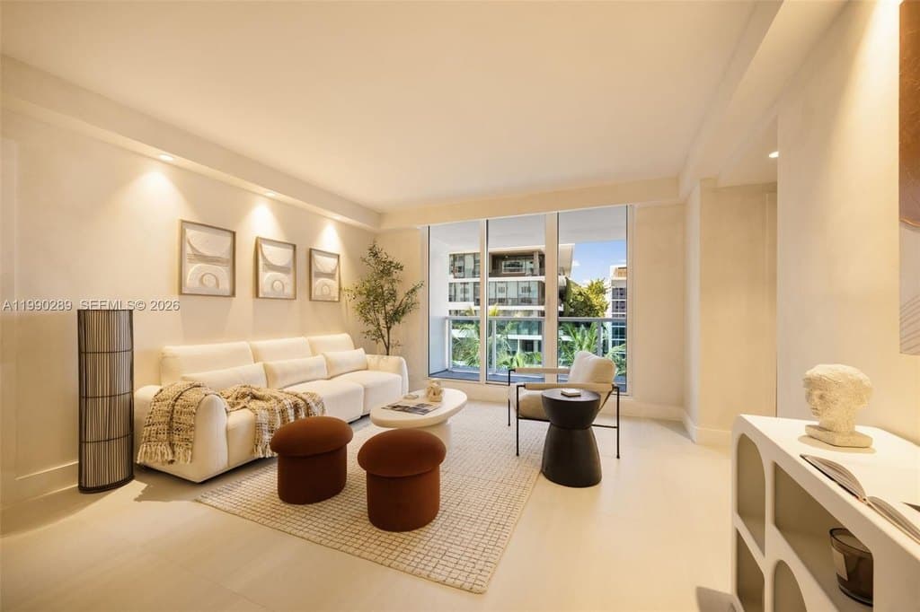 3 bedroom condo for sale at 2301 Collins Ave Apt 526 Miami Beach 33139 - $1,950,000