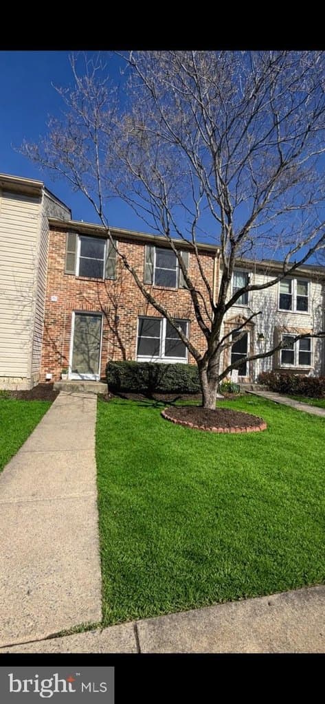 3 bedroom townhouse for sale at 14125 Honey Hill Ct Centreville - $549,900