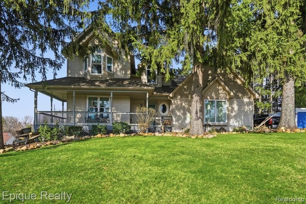 3 bedroom house for sale at 9867 Finnegan Dr Brighton 48116 - $569,900