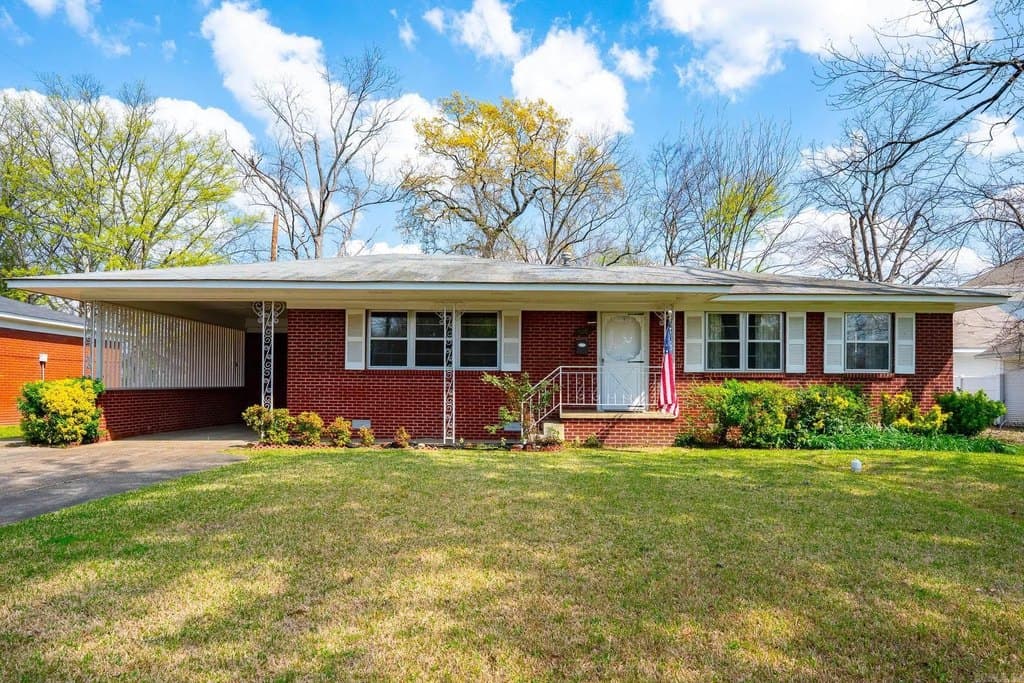 3 bedroom house for sale at 820 Ash St Conway 72034 - $225,000