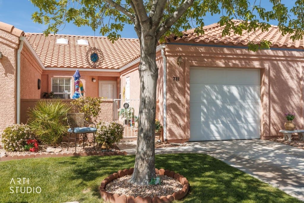 2 bedroom townhouse for sale at 781 Appletree Ln Mesquite 89027 - $275,000