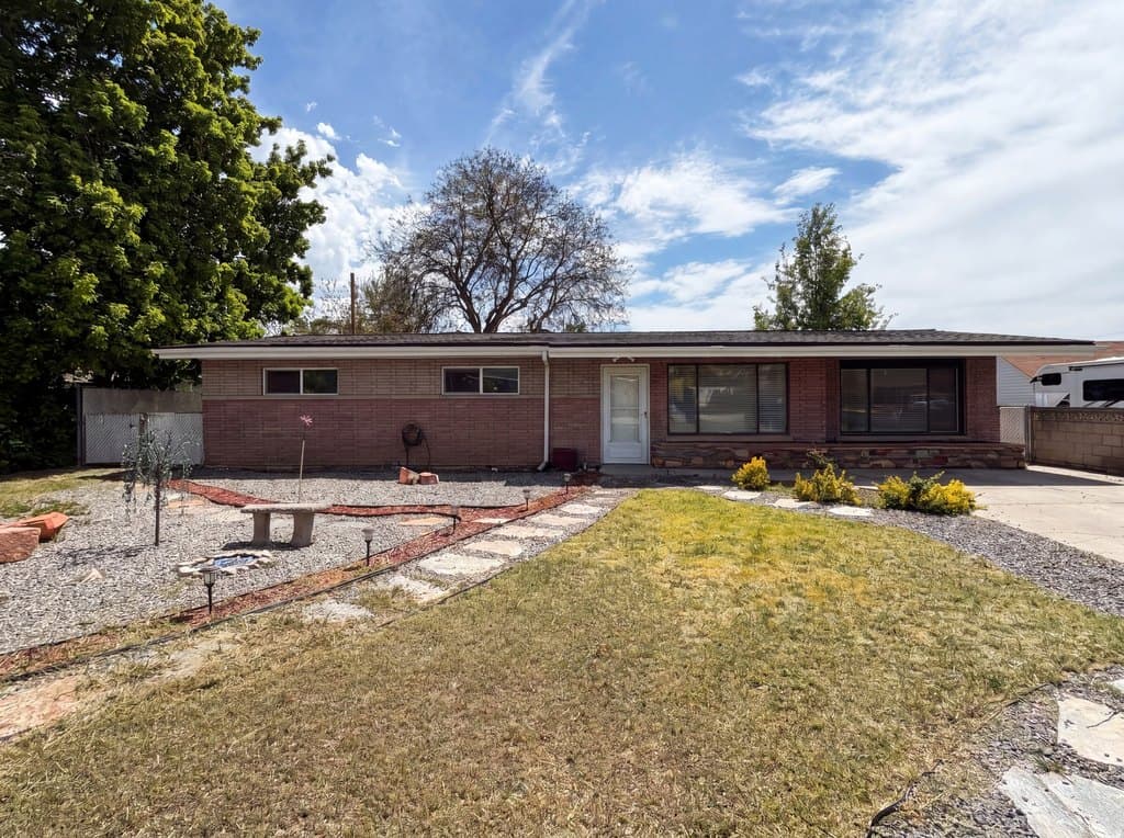 3 bedroom house for sale at 220 E 2000 S Orem 84058 - $430,000