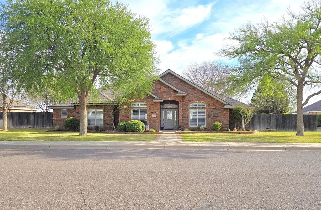 4 bedroom house for sale at 720 Augusta Dr Midland - $725,000