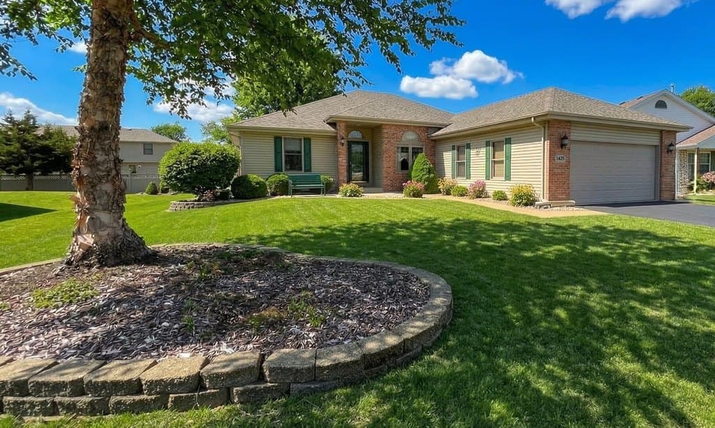 3 bedroom house for sale at 1425 Argyle Ln N Bradley - $359,900