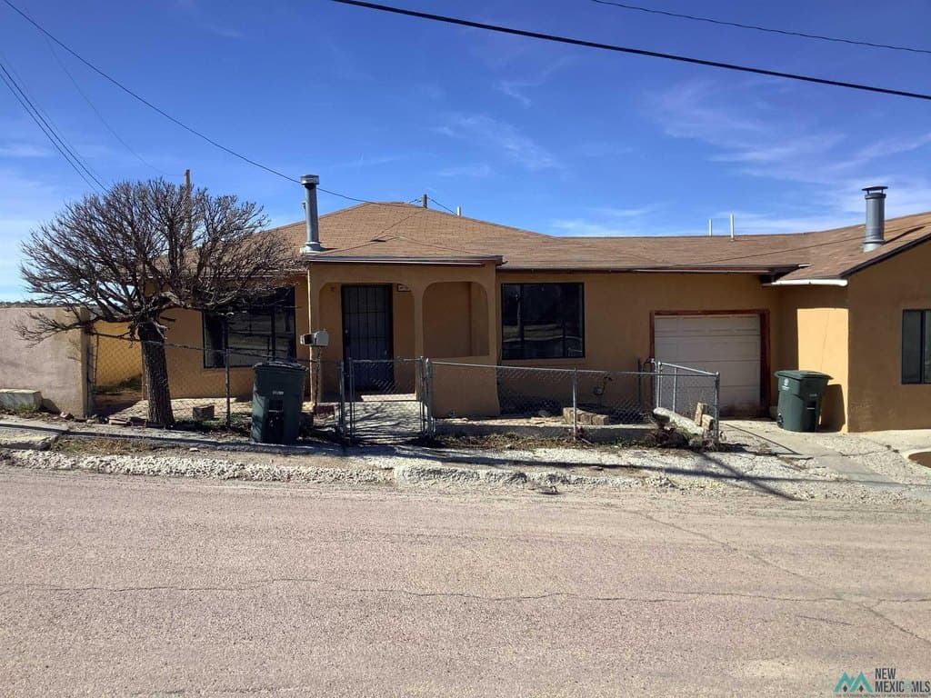 6 bedroom multi-family for sale at 610 S Fifth St Gallup 87301 - $235,000