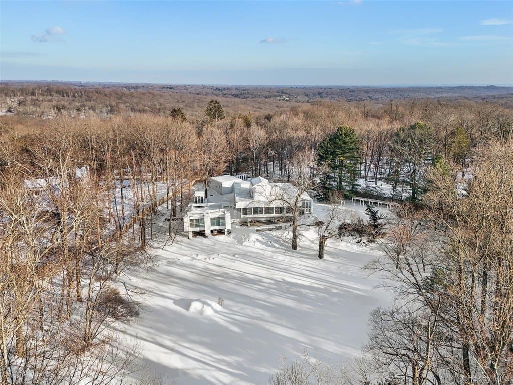 3 bedroom house for sale at 178 Hickory Kingdom Rd Bedford - $1,499,000