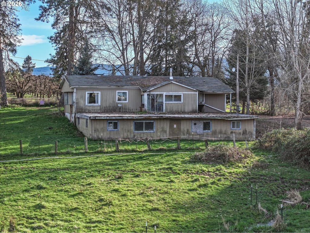 2 bedroom mobile home for sale at 2739 Wyeast Rd Hood River 97031 - $450,000