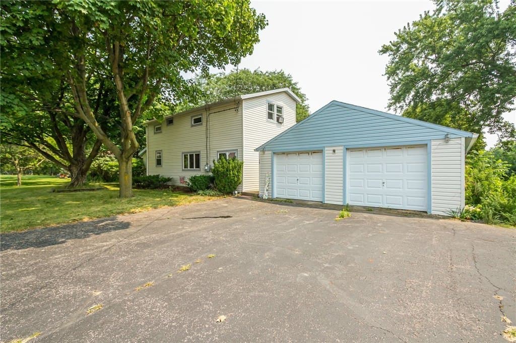 3 bedroom house for sale at 39 South Ave Bloomfield - $169,900