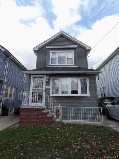 3 bedroom house for sale at 94-46 226th St Bellerose Terrace - $829,000