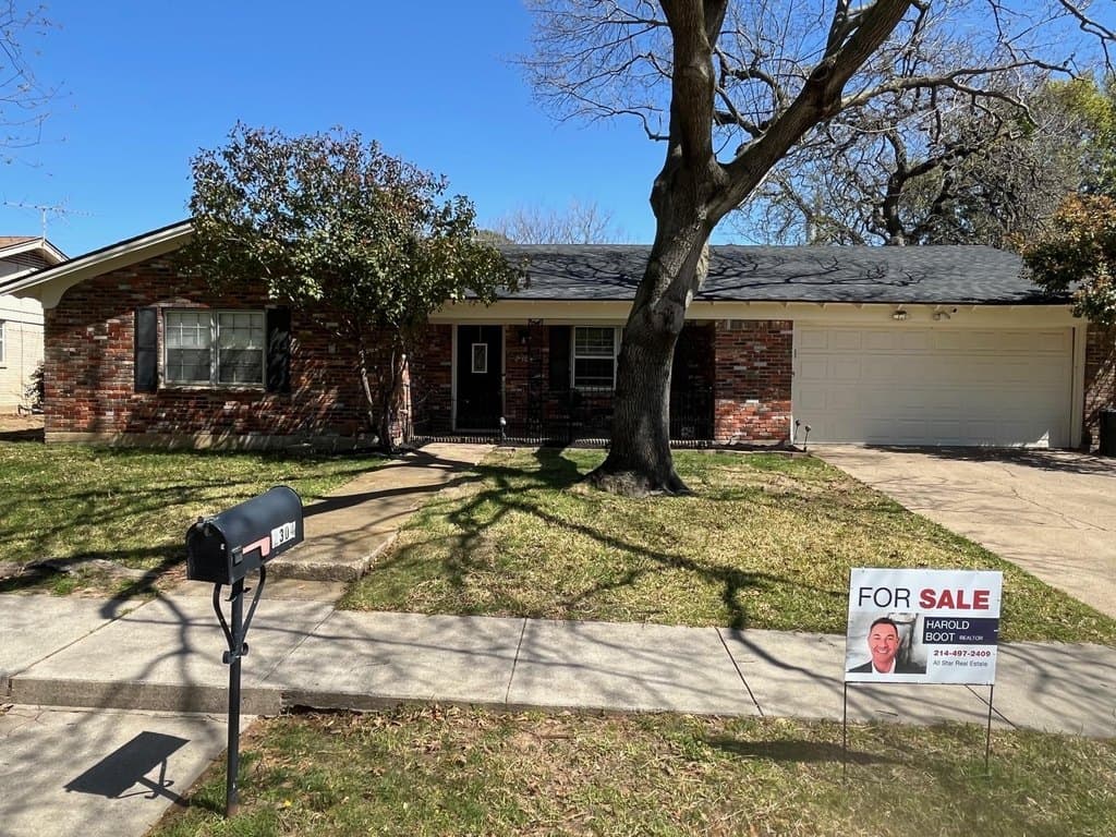 4 bedroom house for sale at 2304 Shady Brook Dr Bedford - $380,000