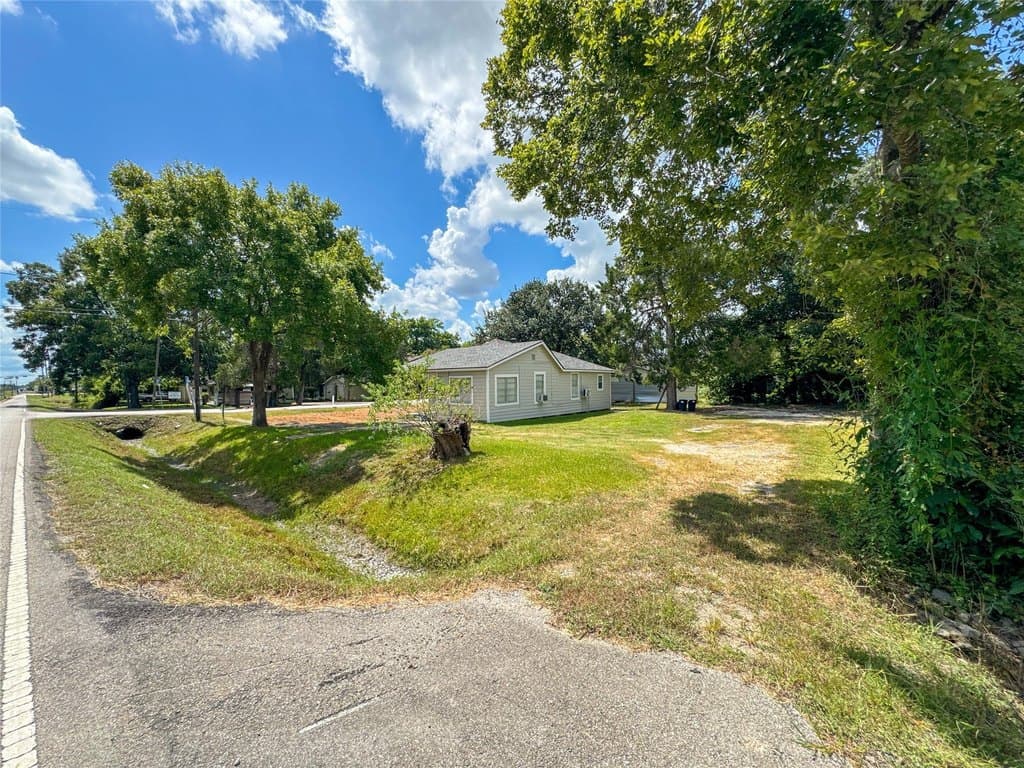 2 bedroom house for sale at 12816 Mykawa Rd Brookside Village - $299,900